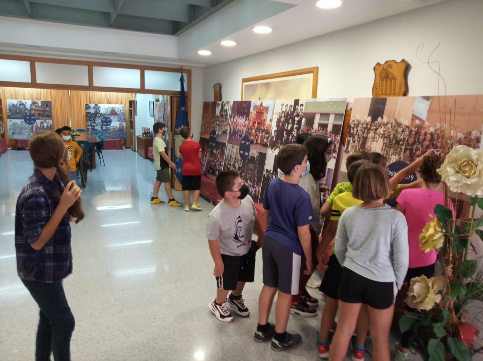 EXPOSICIÓN: «ARMAS, EMBLEMAS, TRAJES: ASÍ SON LAS FIESTAS DE CAUDETE»